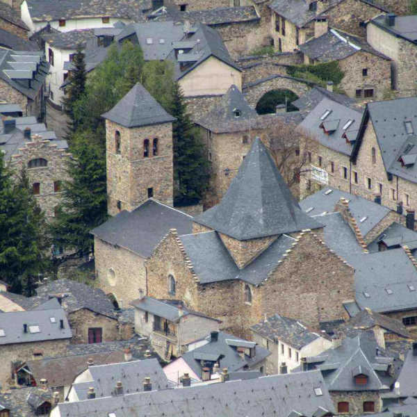 Benasque Iglesia ayuntamiento Benasque Iglesia ayuntamiento